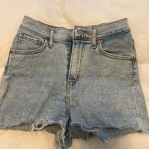 Mile high rise size 26 Levi shorts